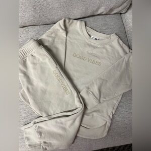 Cotton Kids Cream/ Beige “ Good Vibes “ sweatsuit size 6